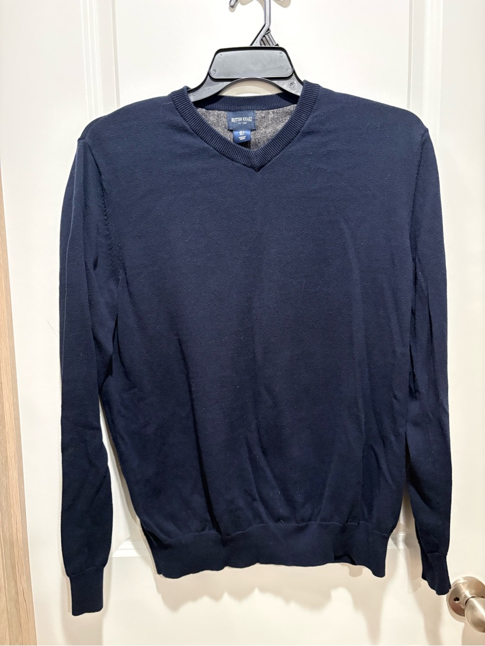 British Khaki Men's Navy V-Neck Sweater SZ-LARGE